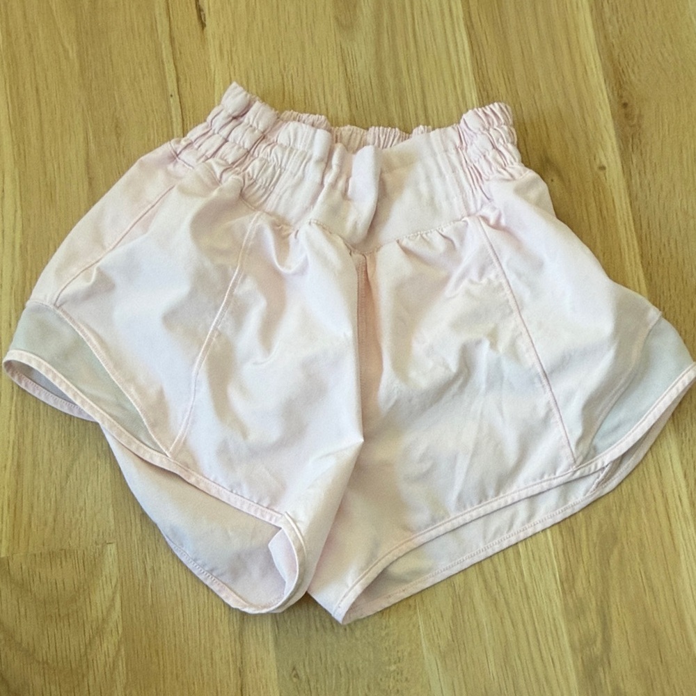 Lululemon High Rise Hotty Hot Shorts sz0 2.5in
